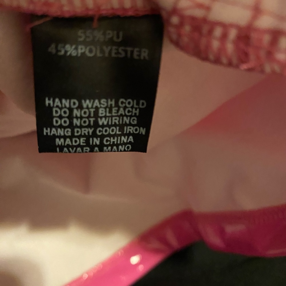 Hot Pink Vinyl Miniskirt With Zipper Accents - Picture 4 of 5